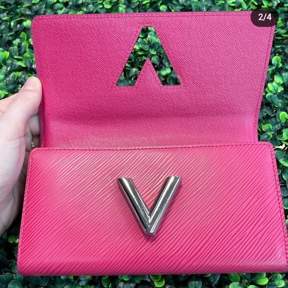 Louis Vuitton EPI twist - Picture 2 of 5